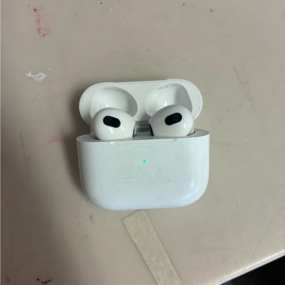 Apple Wireless Earbuds with Charging Case - White